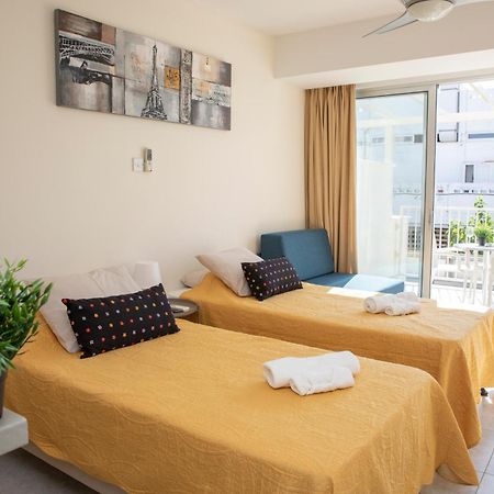 Harbour Lights Studio Apartments Paphos Exteriör bild