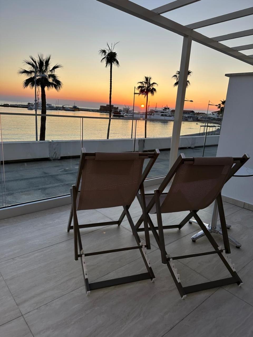 Harbour Lights Studio Apartments Paphos Exteriör bild