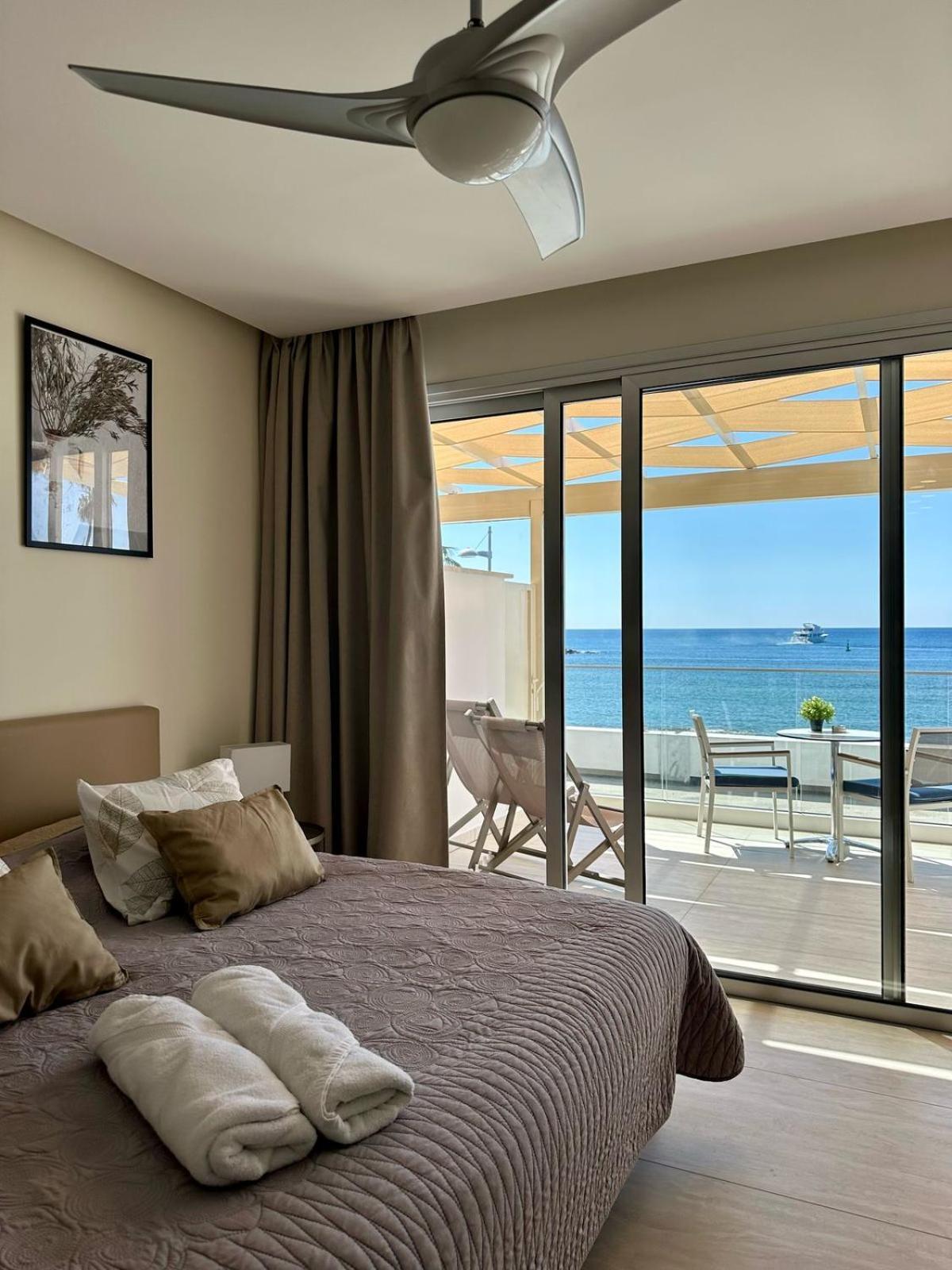 Harbour Lights Studio Apartments Paphos Exteriör bild