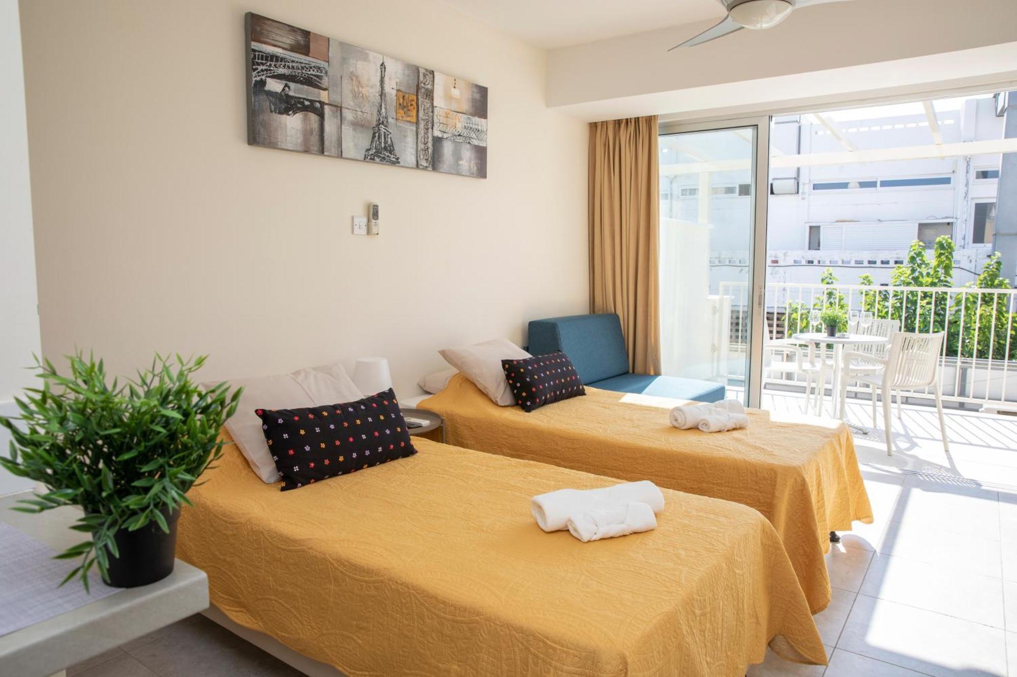 Harbour Lights Studio Apartments Paphos Exteriör bild
